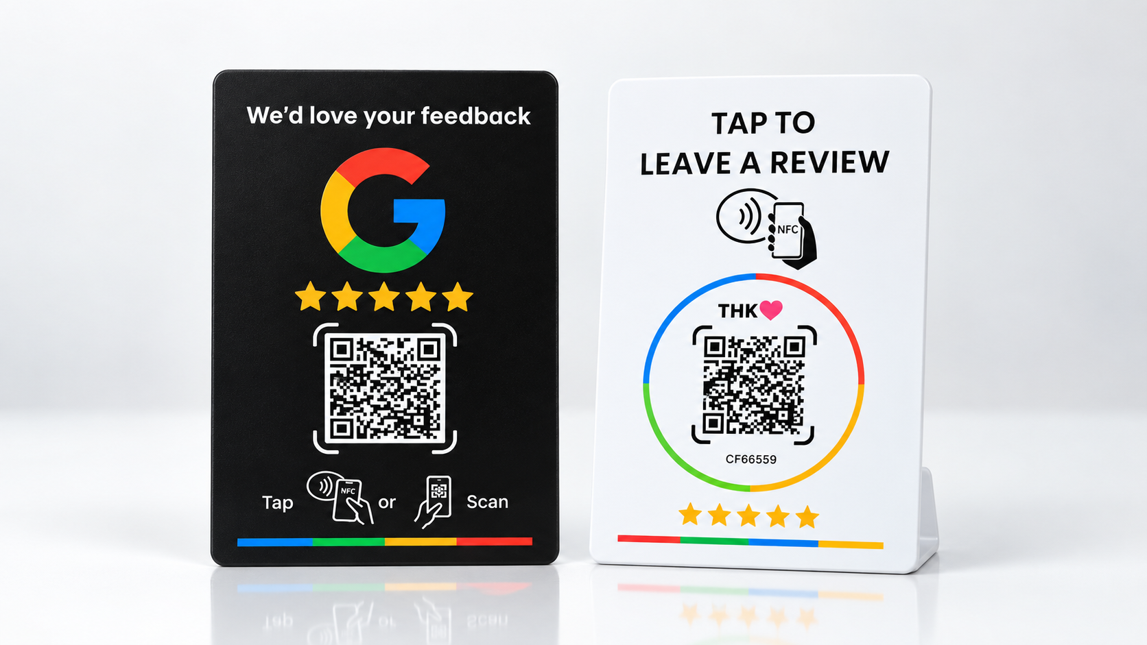 Modelos negro y blanco de tarjetas NFC para reseñas